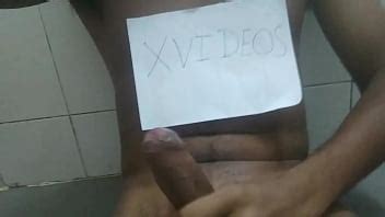Masturbándose en el baño XVIDEOS