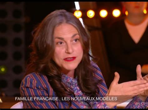 Débat sur le mariage gay Lio enflammée face à un couple de papas Vidéo Closer