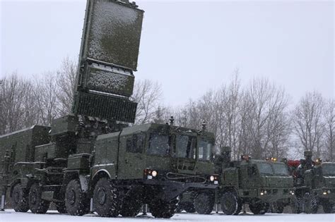 Первый полученный ВКС России дивизионного комплект зенитной ракетной ...