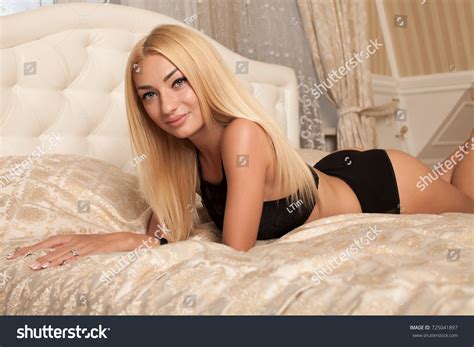 Photo Slim Blonde Women Perfect Body Stock Photo 725041897 Shutterstock