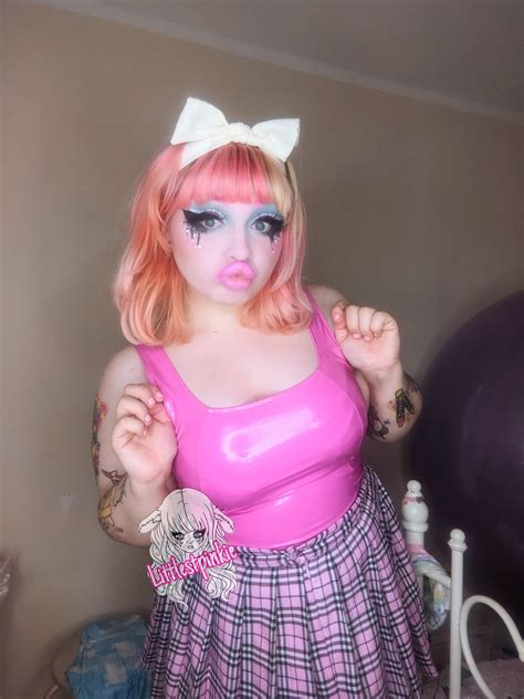Complete utter bimbo! Just need the boobs now hehe | Scrolller