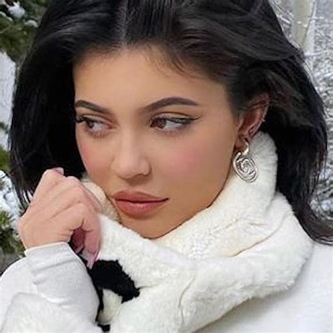 How To Apply The Cold Girl Makeup Look Or I Am Cold Makeup Look Kiro