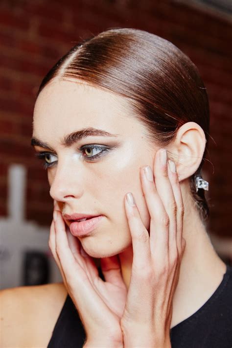 Nude Manicure Beautyologist