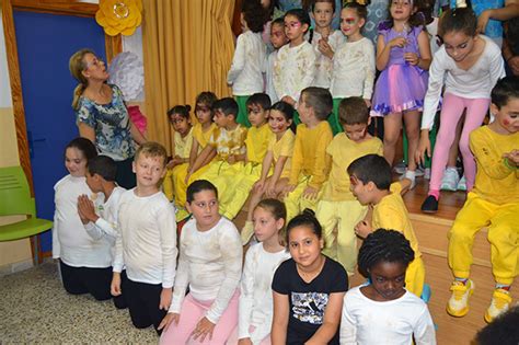 El Jardín de Juanita florece espléndido en el escenario del CEIP Las