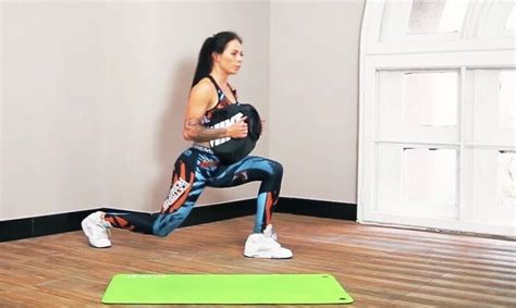 Trening pośladków Sylwia Szostak Studio video na CWICZWDOMU info