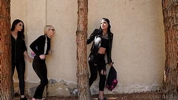 Ashley Wolf Comparte Su Co O Con La Joven Rubia Crystal Clark Xvideos