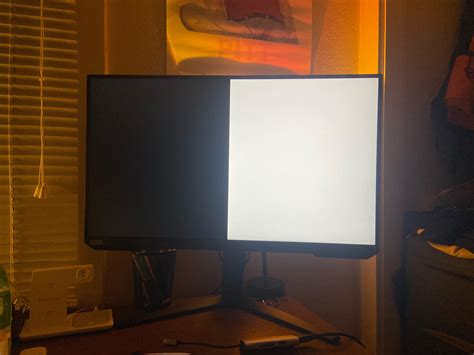 Screen keeps turning black and white. Never happens during gameplay but