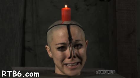 Hot Tempered Brunette Girlie Is Getting Her Cunny Fingering