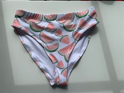 Se produkter som liknar Bikini set vit med vattenmelo på Tradera
