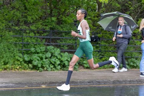 Sifan Hassan Gaat Zondag Tijdens De Marathon Van Chicago Gewoon De