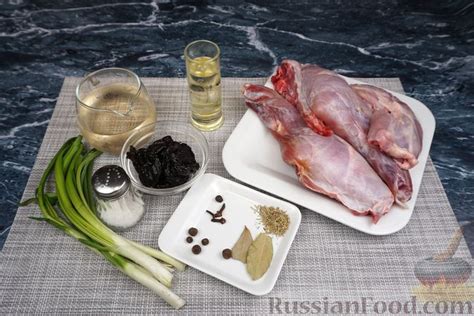 Рецепт: Кролик, тушенный с черносливом в вине на RussianFood.com