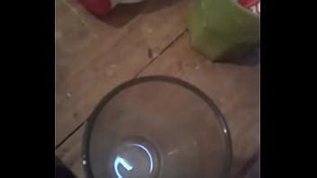 SIRVIENDOME LA LECHE PARA EL DESAYUNO XVIDEOS