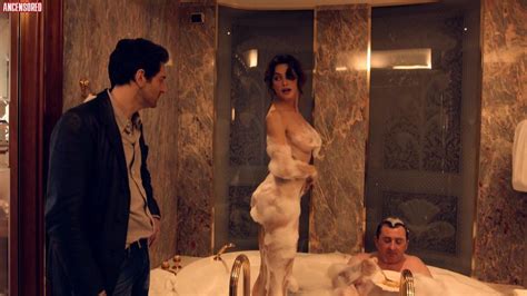 Naked Catrinel Menghia Marlon In L Ispettore Coliandro