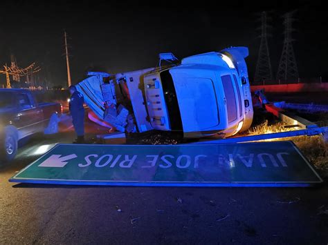 Vuelca Tr Iler Cargado Con Huevo Sobre La M Xico En Juan Jos R Os