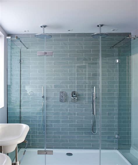 Three-ingredient DIY non-toxic bathroom cleaner | Homes and Gardens
