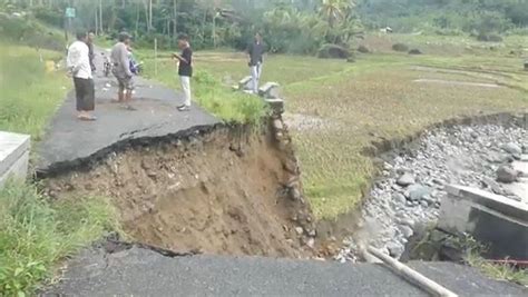 Bencana Tanah Bergerak Di Banjarnegara Warga Mengungsi