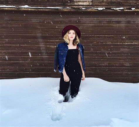 Willow Shields Bikini Instagram Willow At The Beach During An Awesome Photo Shoot Los