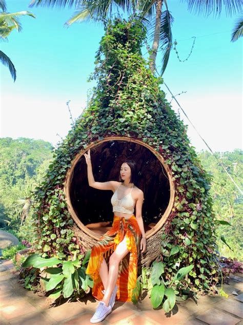 Á hậu Hà Thu diện bikini nóng bỏng khám phá Bali
