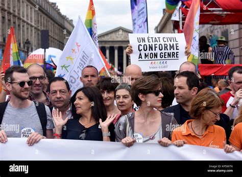 Gay Pride Paris Banque De Photographies Et Dimages Haute R Solution Alamy