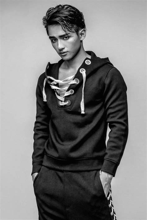 Hot Boy C M N L T X C Ngo N M C Trong N M V A R I