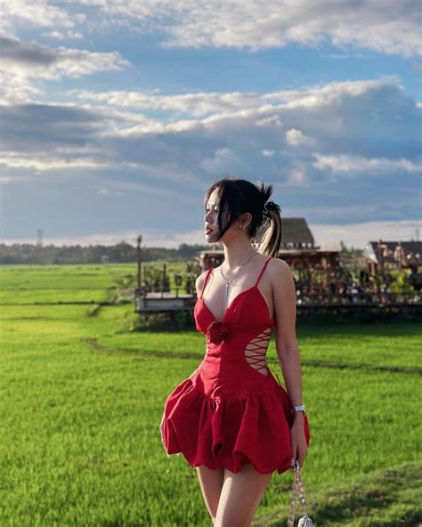 89 Ảnh tiktoker Phạm Mỹ Linh bikini khoe vòng eo thon sexy