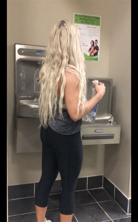 Superhot Blonde Bimbo At The Gym Spandex Leggings Yoga Pants Forum