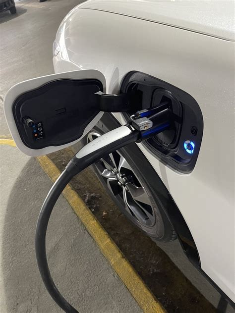 JoshWest247 ⚡️ on Twitter: "Ok this is a new one! A Ford Mach-E plugged