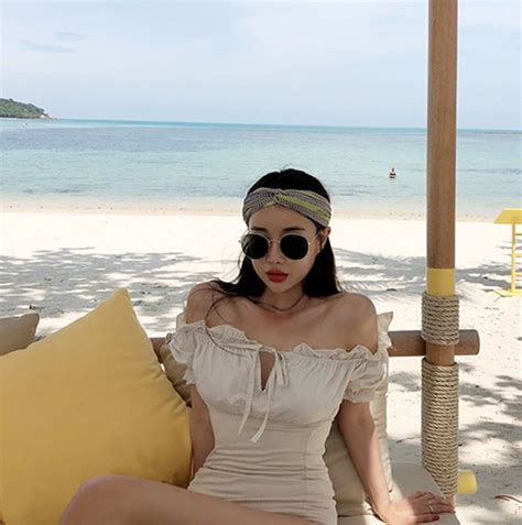 Mẹ một con nào như Trương Quỳnh Anh cứ diện bikini là dân tình được phen phát sốt thế này