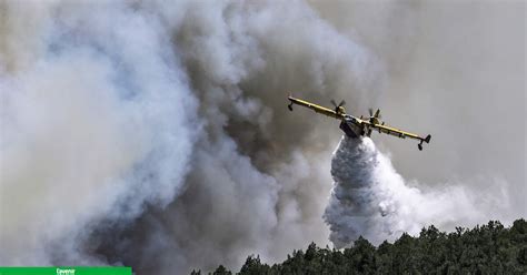 Incendies en Grèce un avion bombardier deau s écrase en luttant