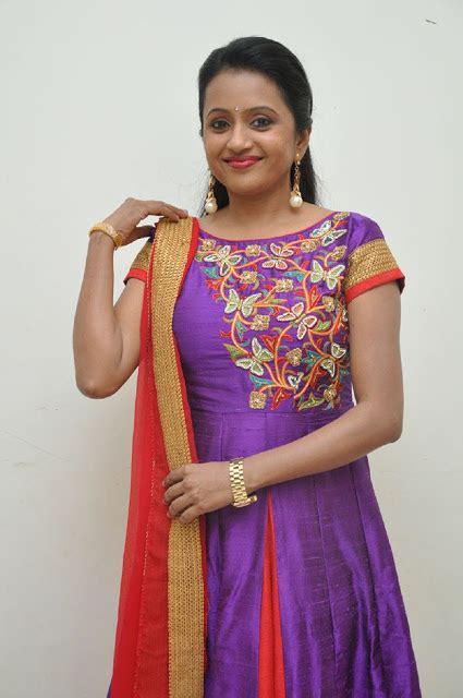 Anchor Suma Latest Hot Traditional Glamour PhotoShoot Images HD MOVIEEZREEL BLOGSPOT
