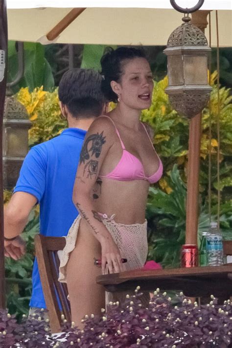 Hot Sexy Mary Halsey Bikini Pics