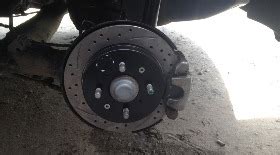 Замена тормозных колодок Хонда Фит. Фото, инструкция как поменять ...