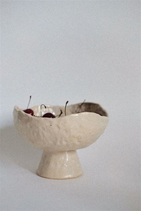 Ваза для фруктов на высокой ножке in 2024 | Handmade ceramics, Ceramics ...