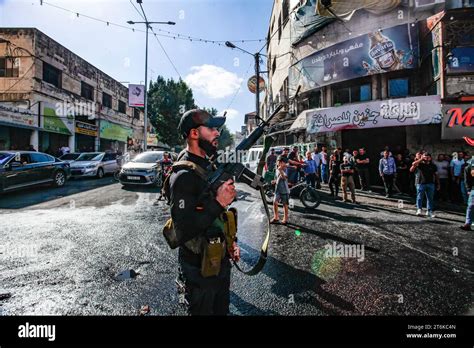 Militante Palestino Armado Asiste A La Ceremonia F Nebre De Un