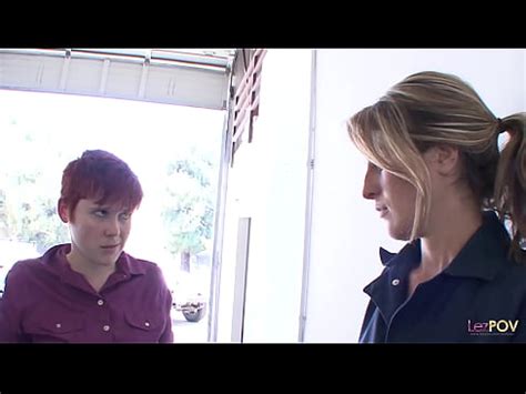 Arreglando A Una Lesbiana Pelirroja En Un Servicio De Coche Por Una Manitas Rubia Xvideos