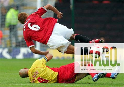 Gavin Mahon Watford Unten Bringt Wes Brown Manchester United Das