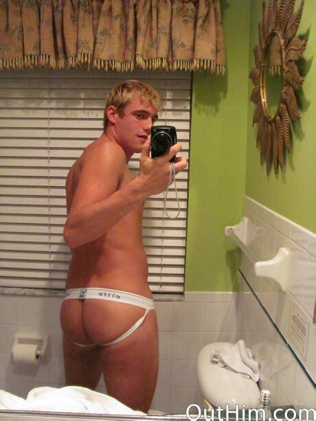 Naked Gay Selfie Pics And XXX Images