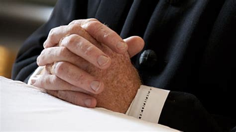 Sex Skandal Im Jesuiten Orden Dritter Pater Gesteht Missbrauch STERN De