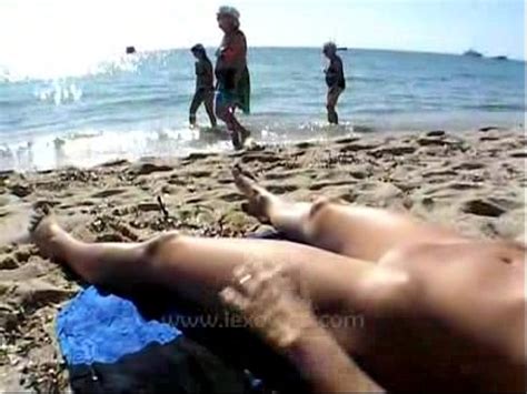 Woman Walks Naked Around Beach Xvideos Xvideos