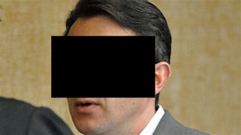 Sex Verbrecher ködert Opfer als Fotomodell