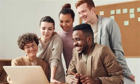 Sonhar Com Antigo Colega De Trabalho - Sonhar com colegas de trabalho: antigos, brigando, chefe e mais ...