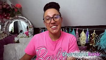 Entraînement à la gorge profonde et baise à trous dans la baignoire XVIDEOS