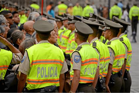 Ecuador Declara El Estado De Excepción Tras La Muerte De Cinco Policías