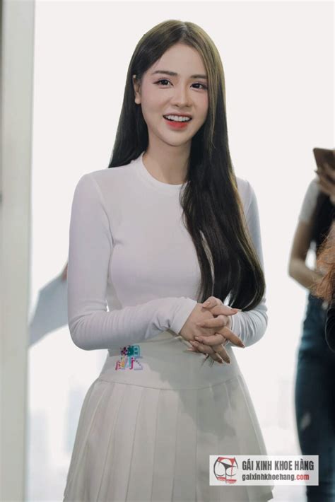 Hot girl Cao Trang xinh đẹp trong Nóng Cùng World Cup 2022