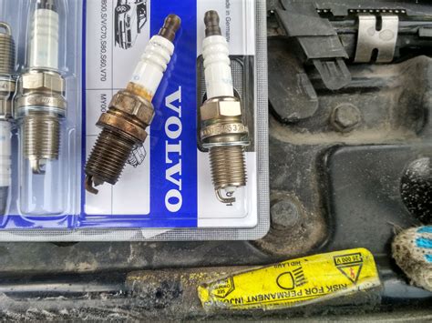 Замена свечей зажигания — Volvo S80 (1G), 2,5 л, 2005 года | своими ...