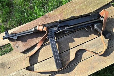 Non Firing Denix Replica German MP40 Submachine Gun Schmeisser MP