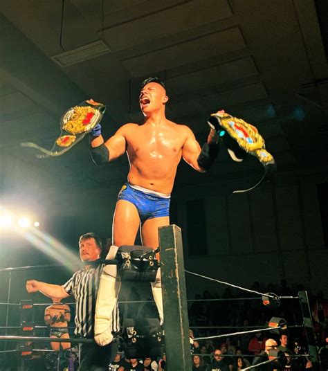 Escándala on Twitter Luchador gay se enoja porque le ponen luchador gay y dice que solo es