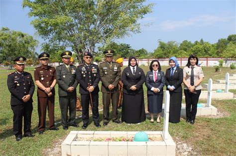 Dandim Sampit Pimpin Upacara Ziarah Nasional Hari Pahlawan