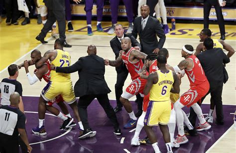 Lakers Display a Different Type of Showtime in Loss to Rockets – Los ...