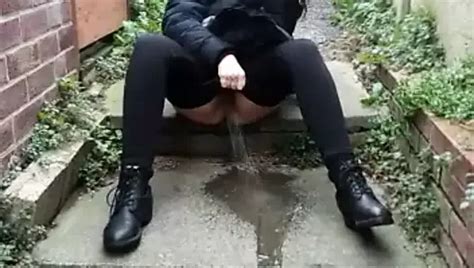 Milf Really Needed To Pee Xhamster